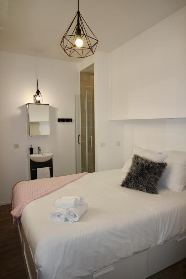 Apartment Sweet Virtue-center Of Paris, 2 Bedroom Paris
